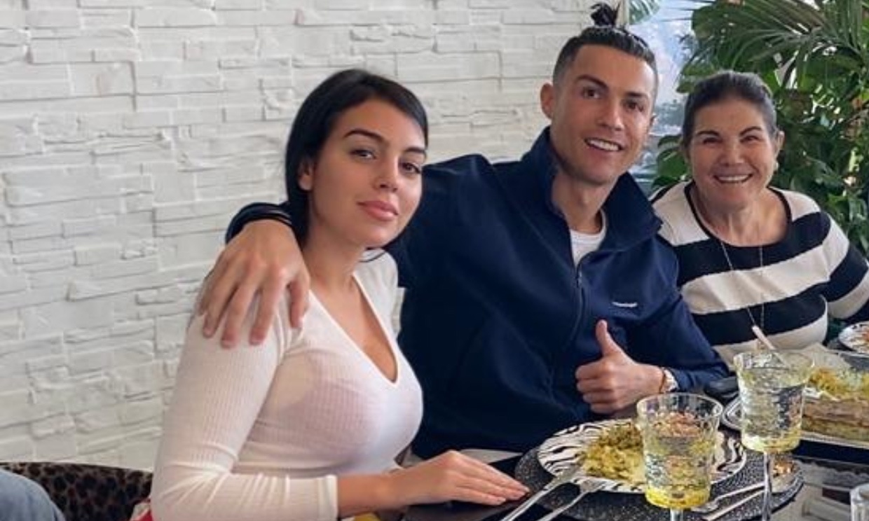 Georgina Rodriguez : Kekasih Cristiano Ronaldo Mengungkapkan Posisi Favoritnya Kepada Para Penggemar